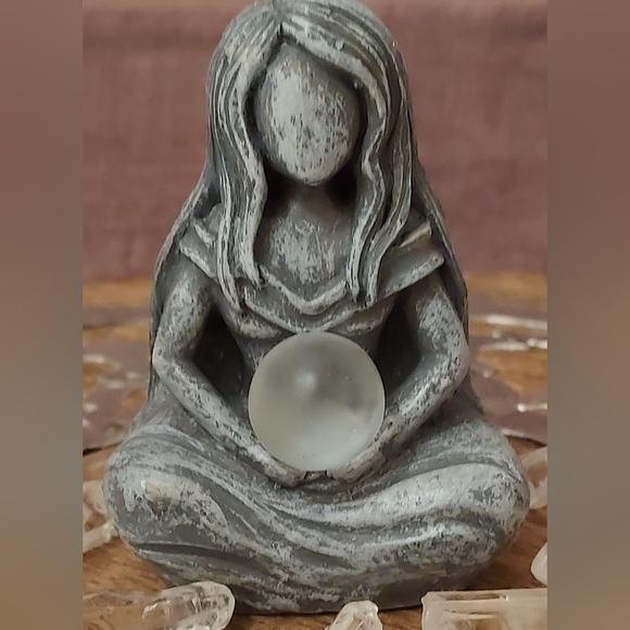 1 DAY SALE!!! Lunar Goddess Moon Goddess Witchy Woman Crystal Ball Magic Statue - Picture 12 of 13